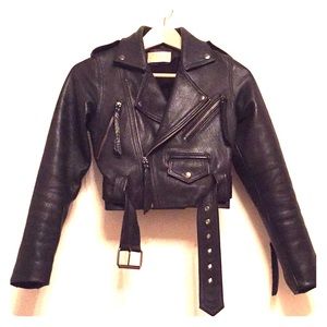 Cropped real leather jacket.